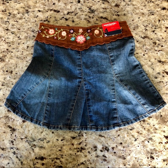 NWT Gap Kids Denim & Embroidered Suede Skirt, sz 4 - Picture 3 of 7